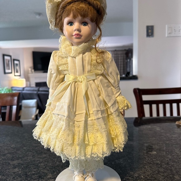 Selection of vintage Porcelain dolls. - Picture 5 of 14
